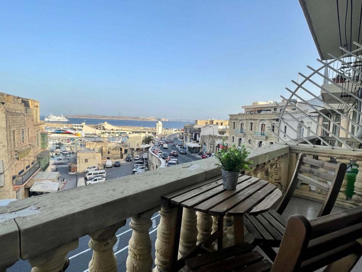 Seafront Apartment With Balcony Overlooking Marina 艾因西莱姆 外观 照片